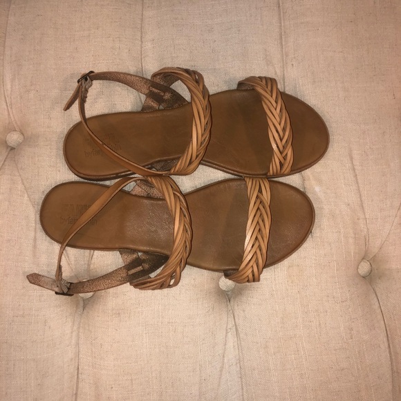 Faryl tan braided two strap sandals! Size 9.5! - Picture 9 of 9